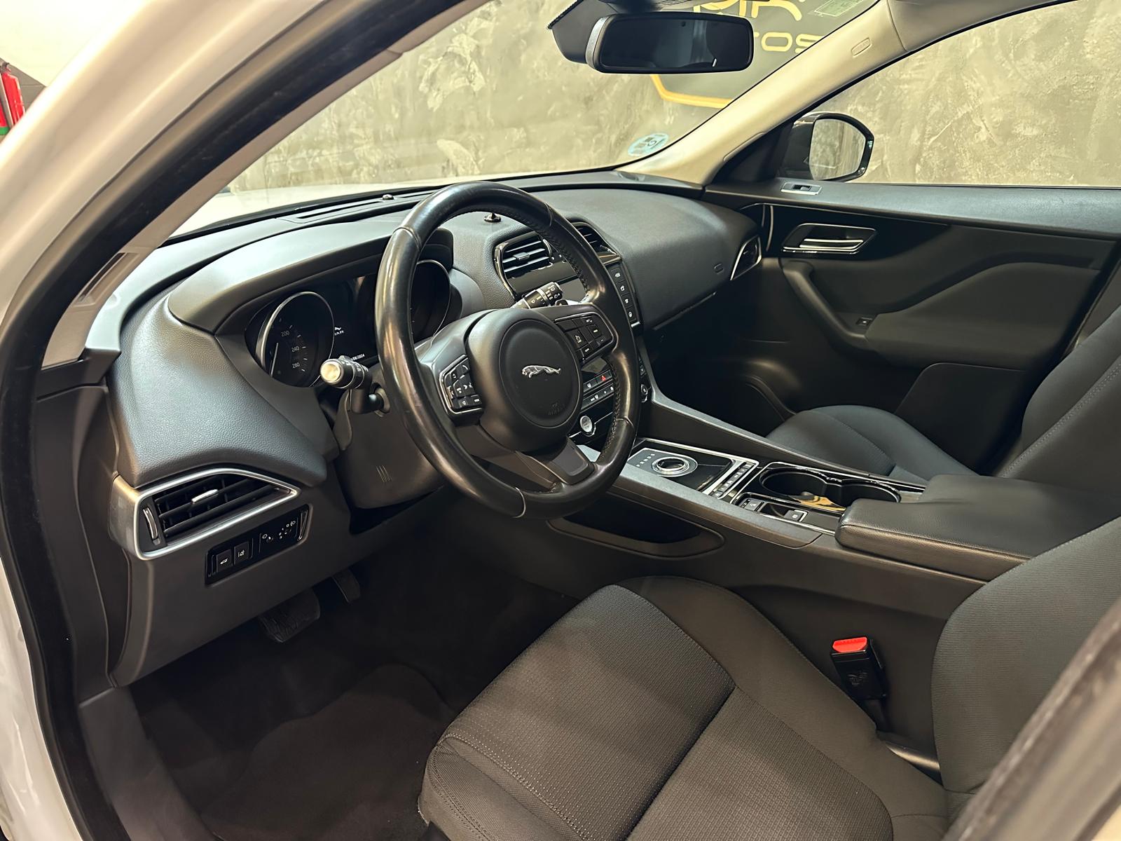 Jaguar F-Pace 2.0 180cv
