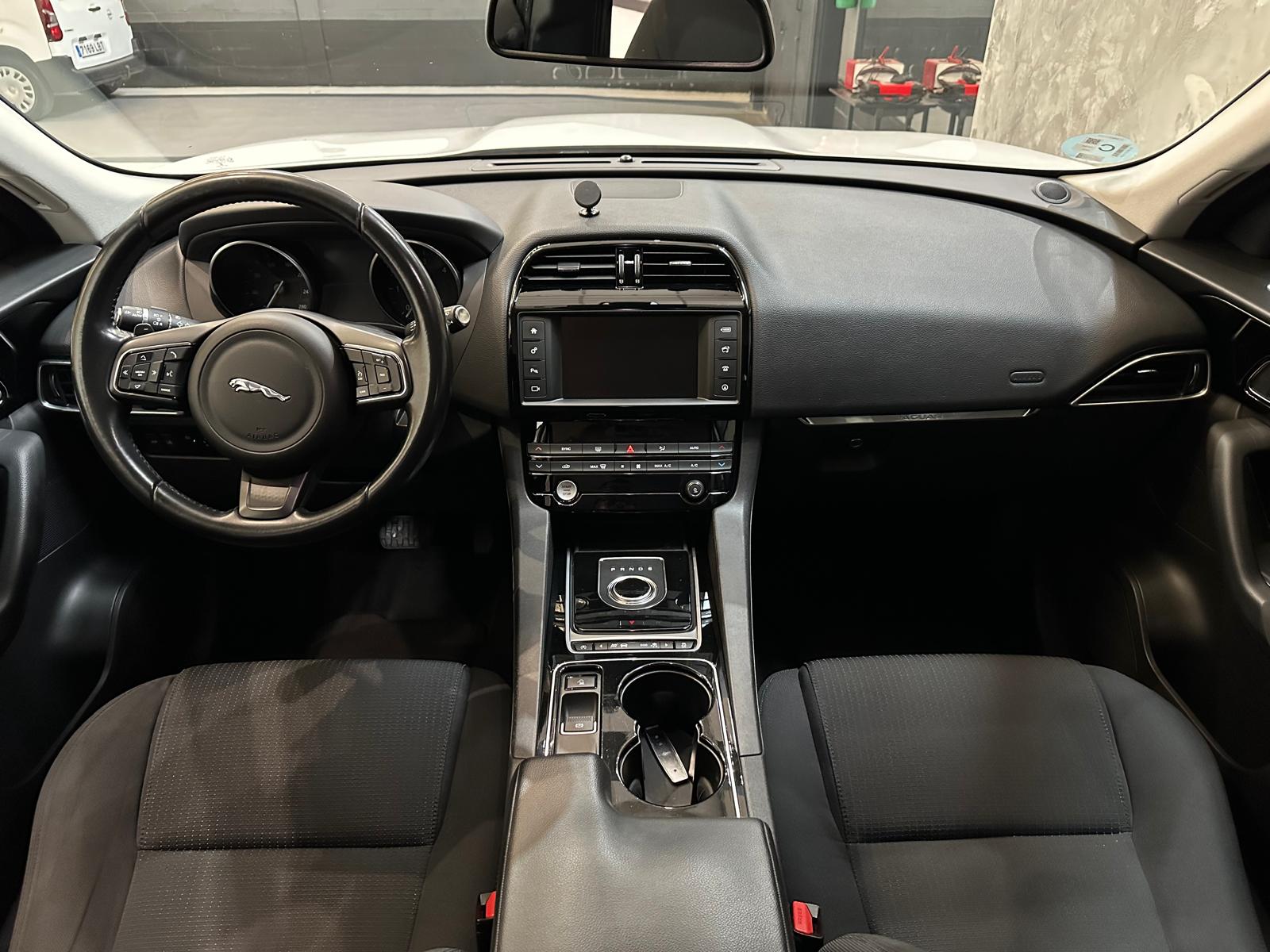 Jaguar F-Pace 2.0 180cv