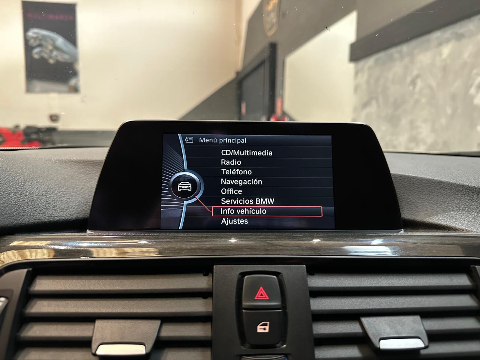 BMW 318D F30 Luxury 2.0cc 25cv