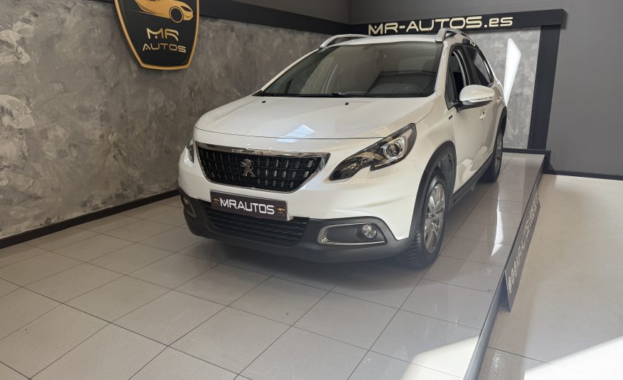 PEUGEOT 2008 Signature PureTech 110 SS 6 Vel. MAN