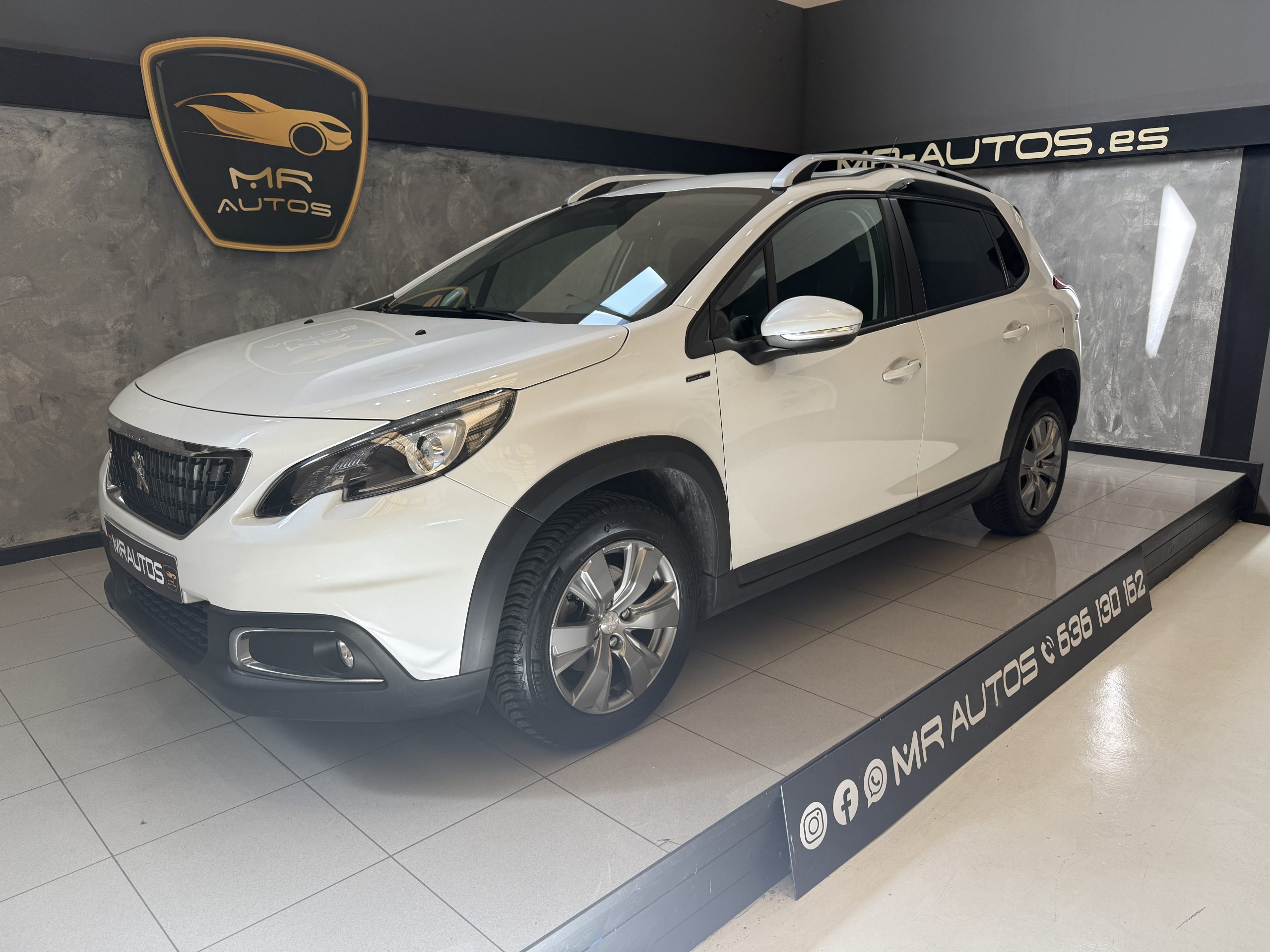 PEUGEOT 2008 Signature PureTech 110 SS 6 Vel. MAN
