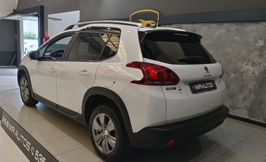 PEUGEOT 2008 Signature PureTech 110 SS 6 Vel. MAN
