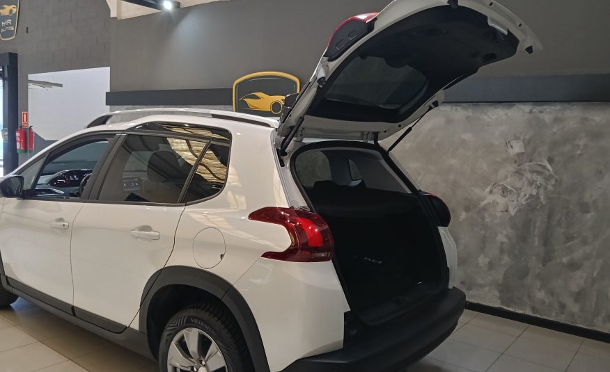 PEUGEOT 2008 Signature PureTech 110 SS 6 Vel. MAN