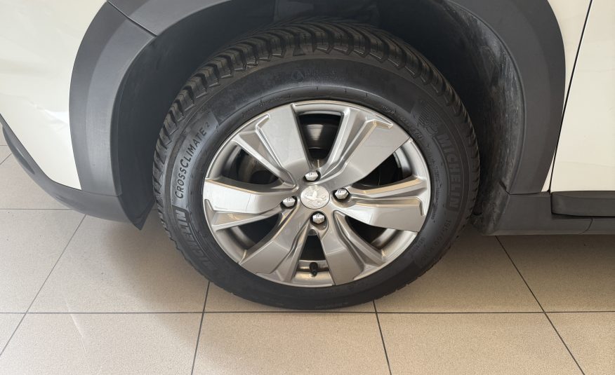 PEUGEOT 2008 Signature PureTech 110 SS 6 Vel. MAN