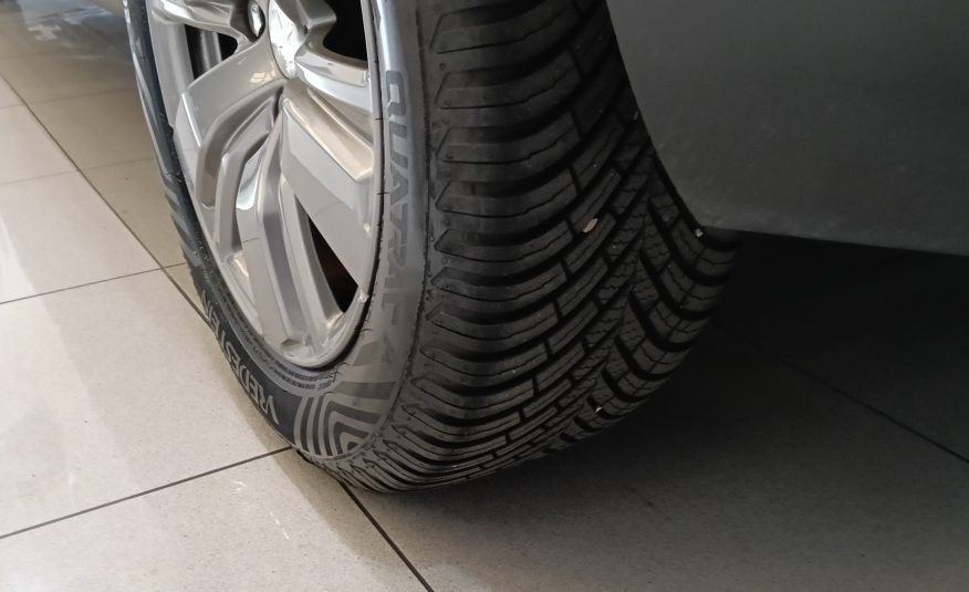 PEUGEOT 2008 Signature PureTech 110 SS 6 Vel. MAN