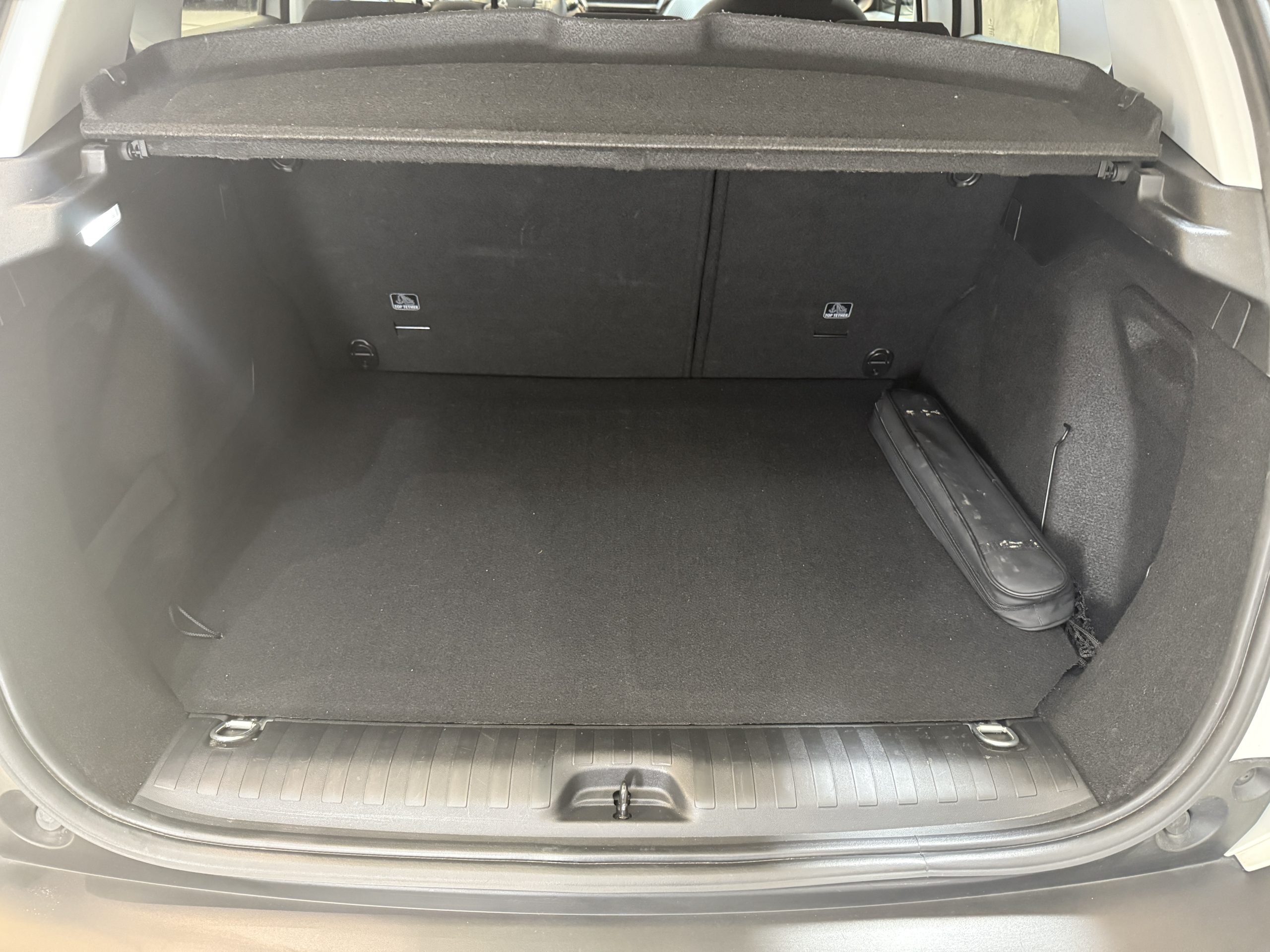 PEUGEOT 2008 Signature PureTech 110 SS 6 Vel. MAN