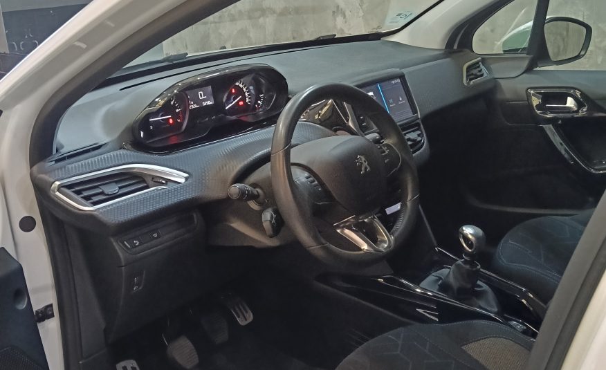 PEUGEOT 2008 Signature PureTech 110 SS 6 Vel. MAN