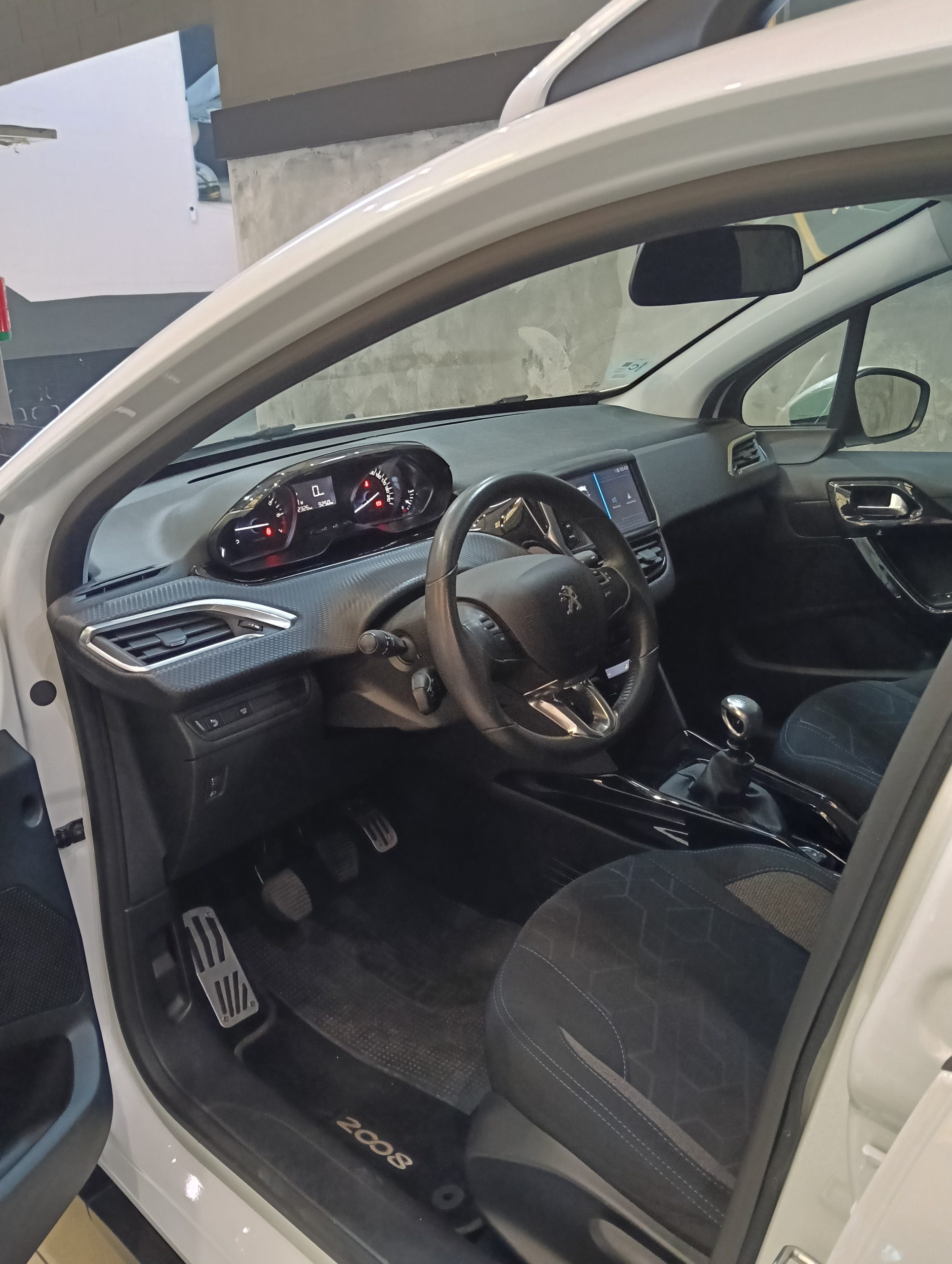 PEUGEOT 2008 Signature PureTech 110 SS 6 Vel. MAN