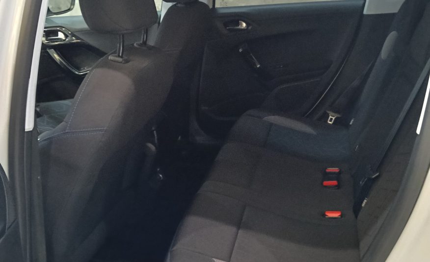 PEUGEOT 2008 Signature PureTech 110 SS 6 Vel. MAN