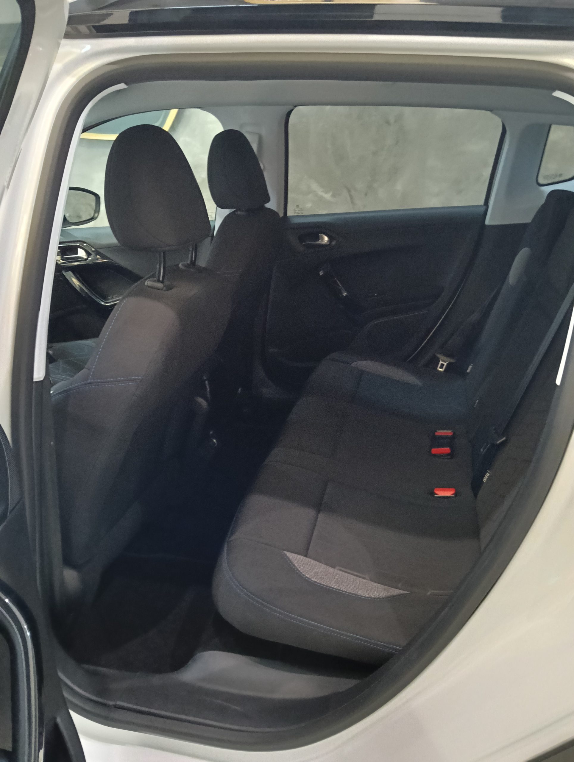 PEUGEOT 2008 Signature PureTech 110 SS 6 Vel. MAN