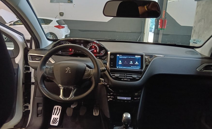 PEUGEOT 2008 Signature PureTech 110 SS 6 Vel. MAN