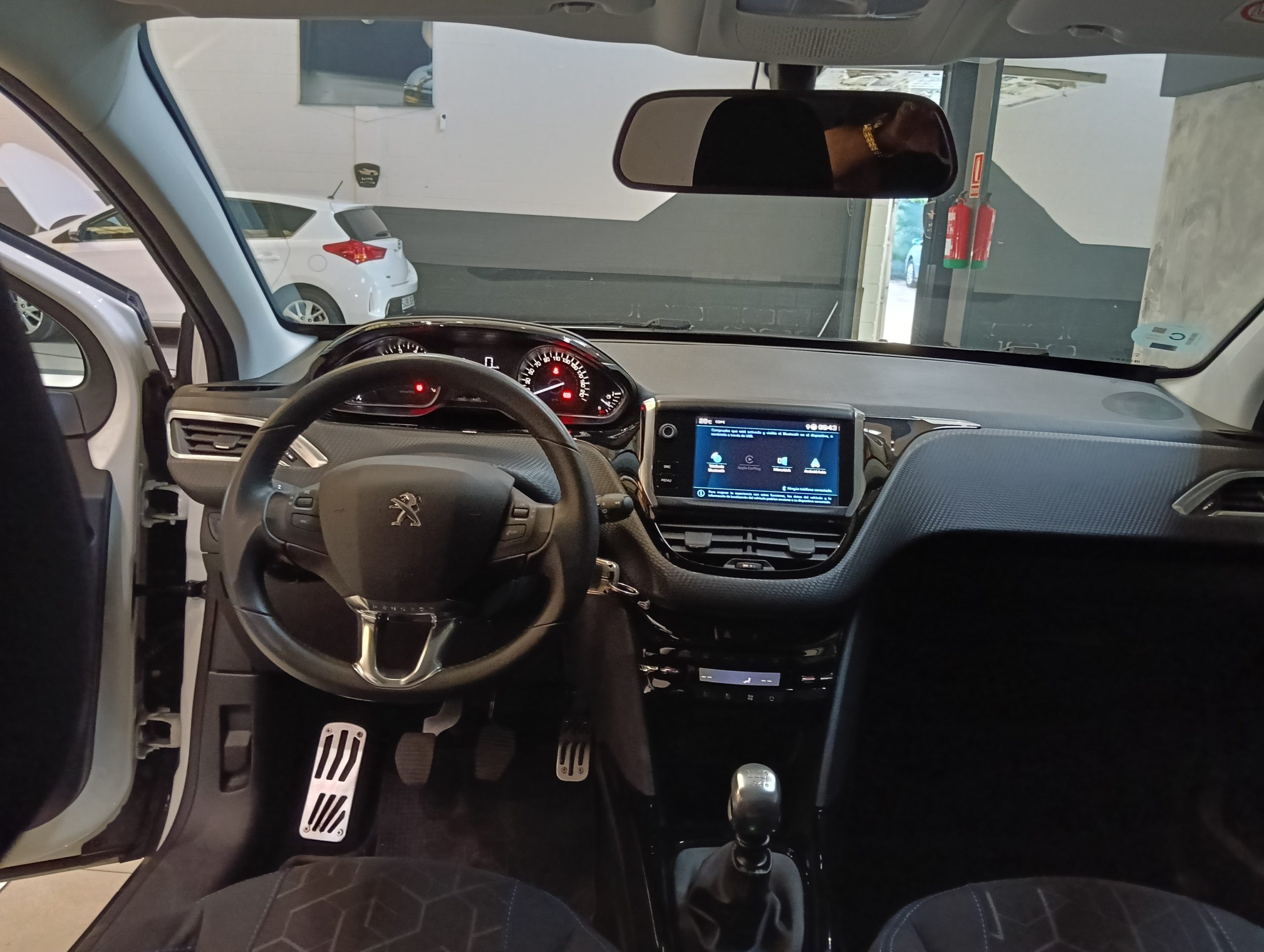 PEUGEOT 2008 Signature PureTech 110 SS 6 Vel. MAN