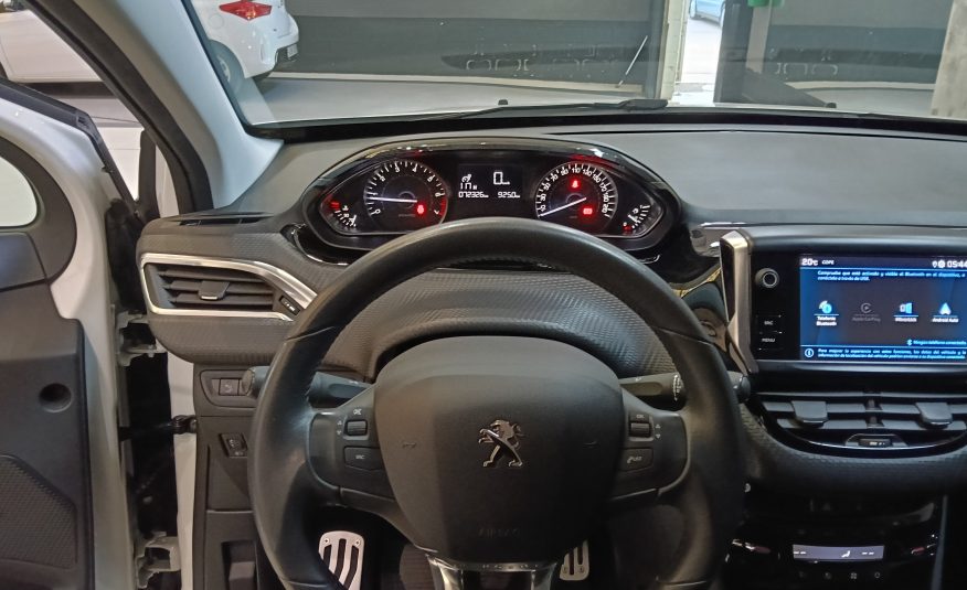 PEUGEOT 2008 Signature PureTech 110 SS 6 Vel. MAN