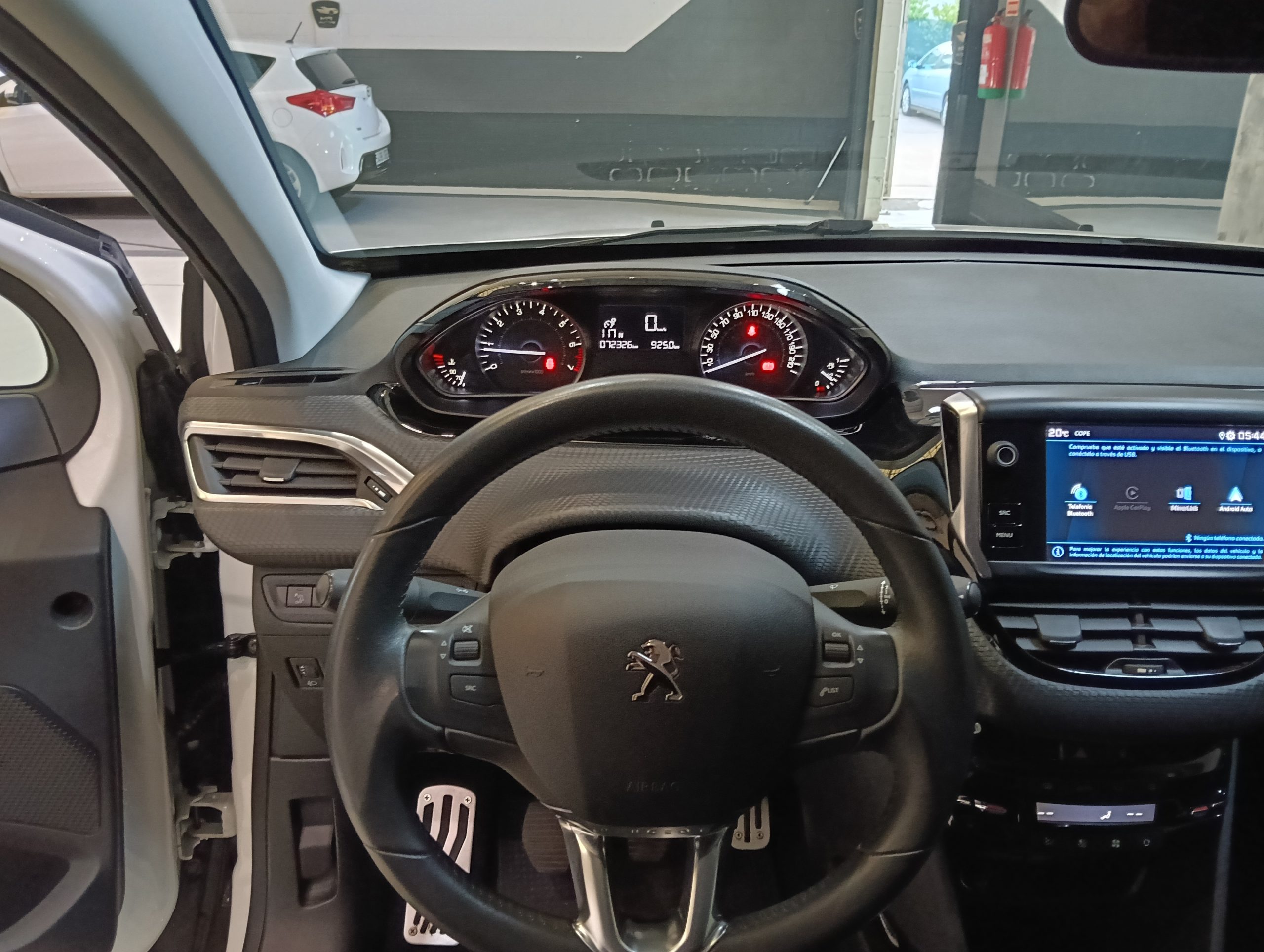 PEUGEOT 2008 Signature PureTech 110 SS 6 Vel. MAN