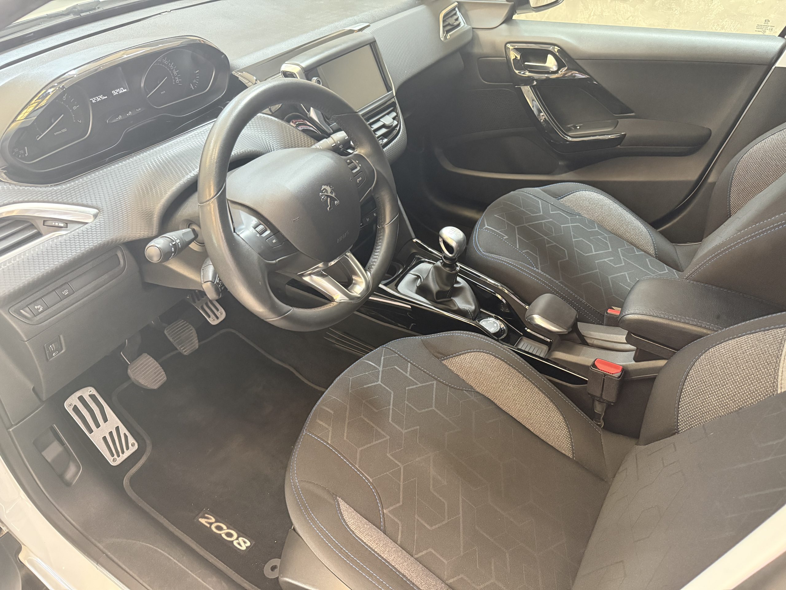 PEUGEOT 2008 Signature PureTech 110 SS 6 Vel. MAN