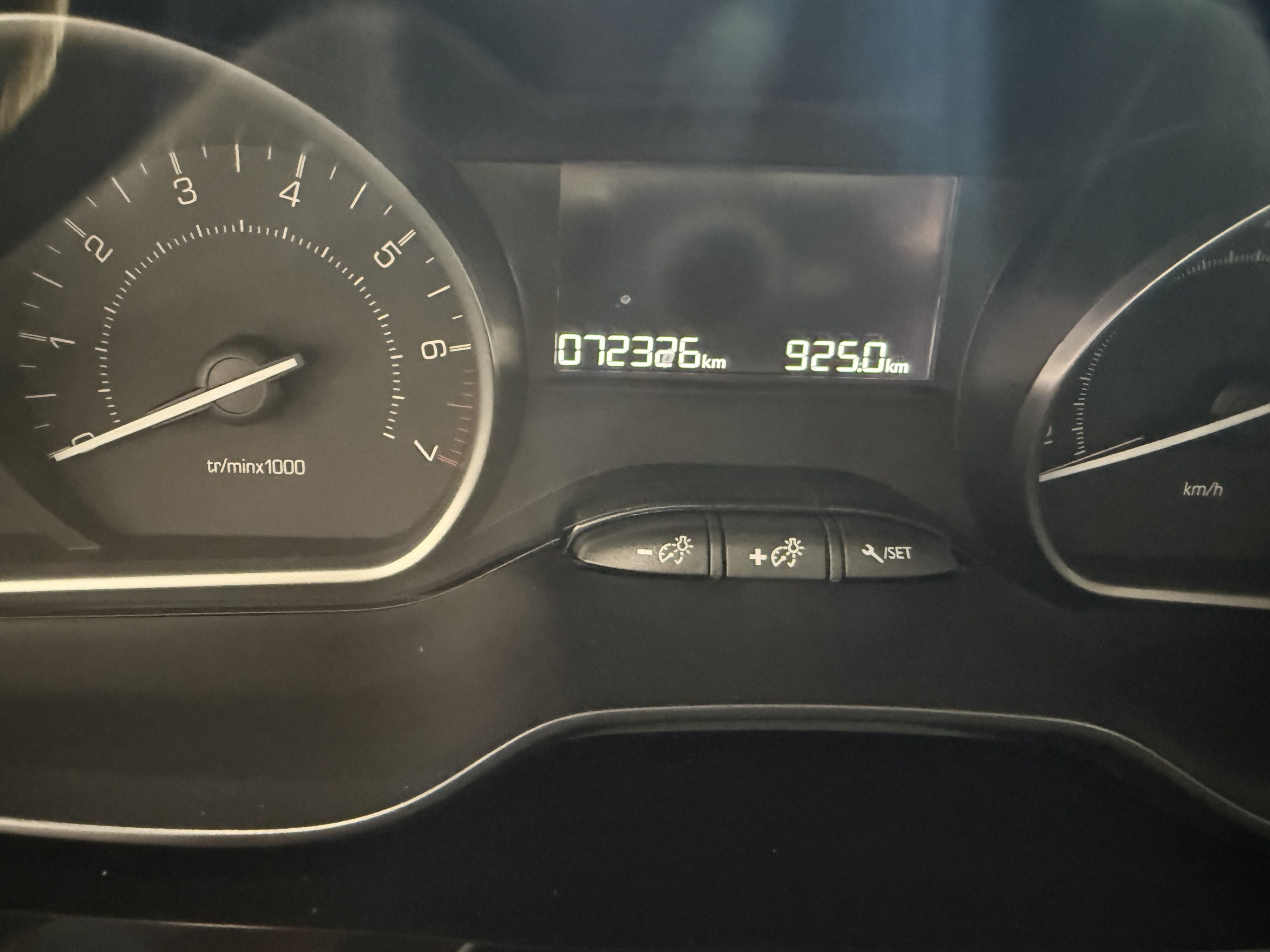 PEUGEOT 2008 Signature PureTech 110 SS 6 Vel. MAN