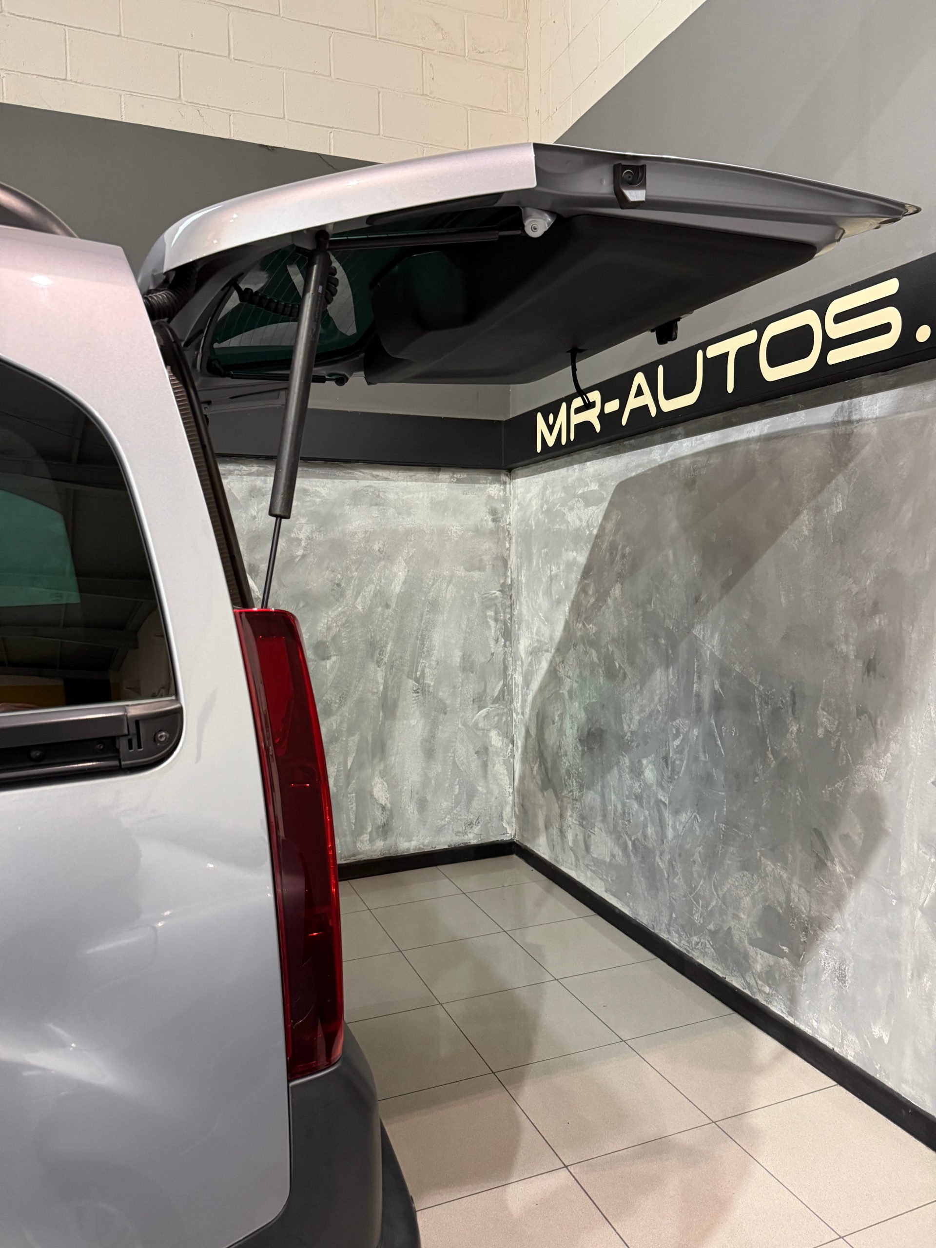 CITROEN Berlingo Talla M PureTech 110 SS SHINE