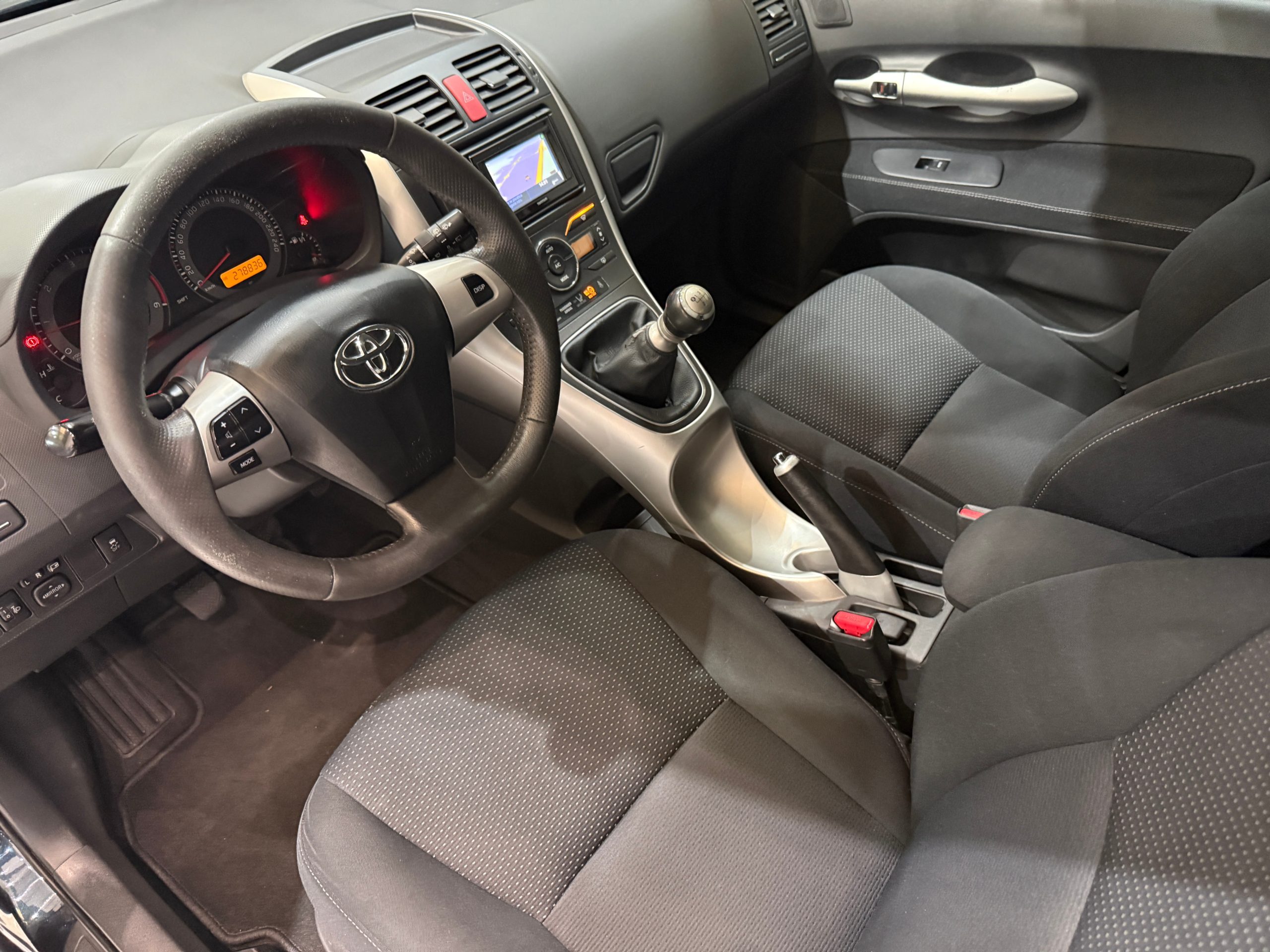 TOYOTA Auris 1.4 D4D DPF Active Eco