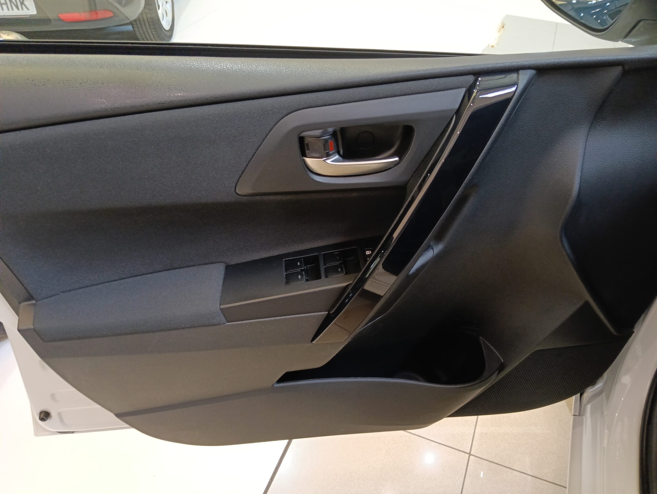 TOYOTA Auris 1.8 140H Feel Touring Sports