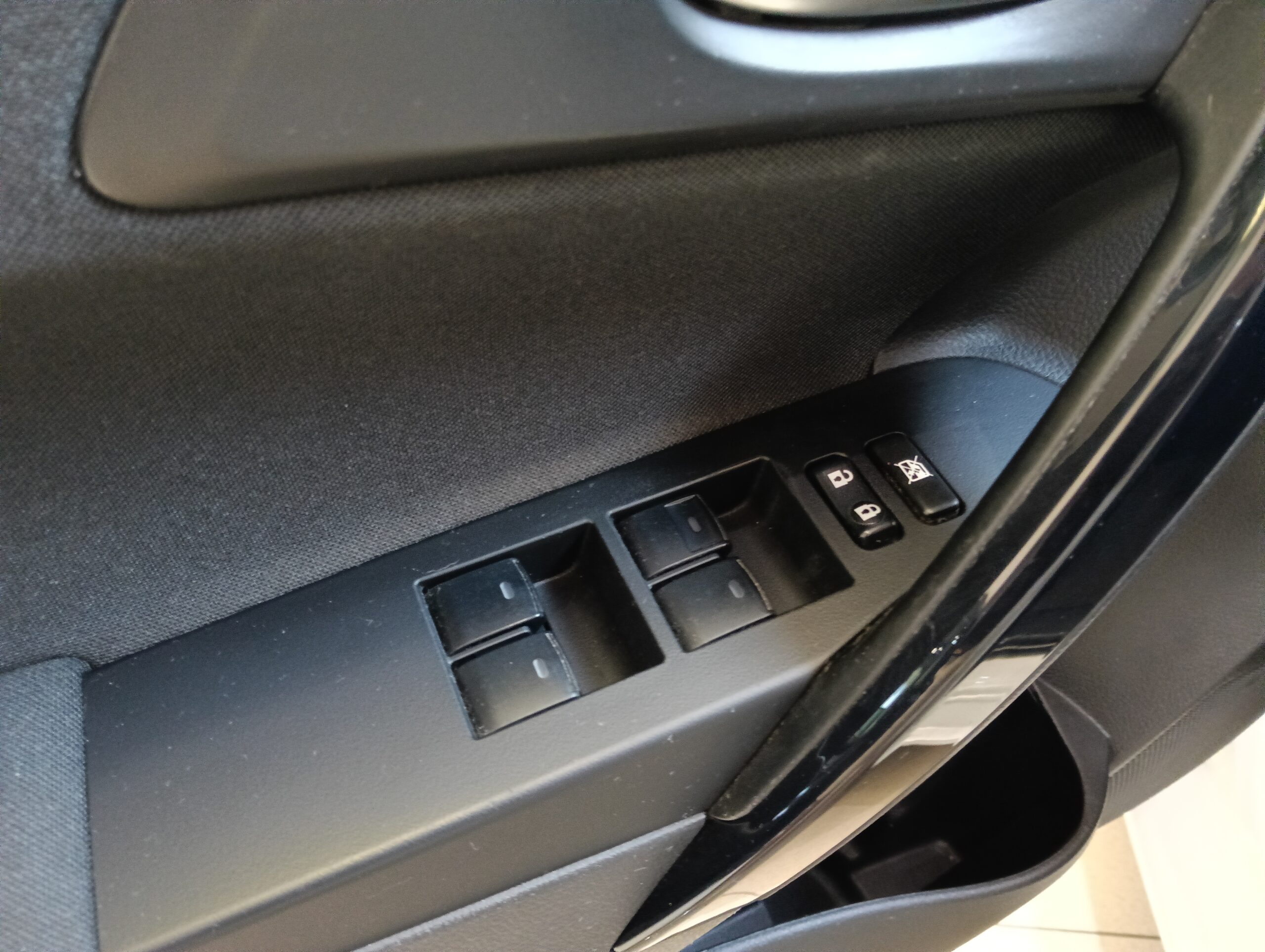 TOYOTA Auris 1.8 140H Feel Touring Sports