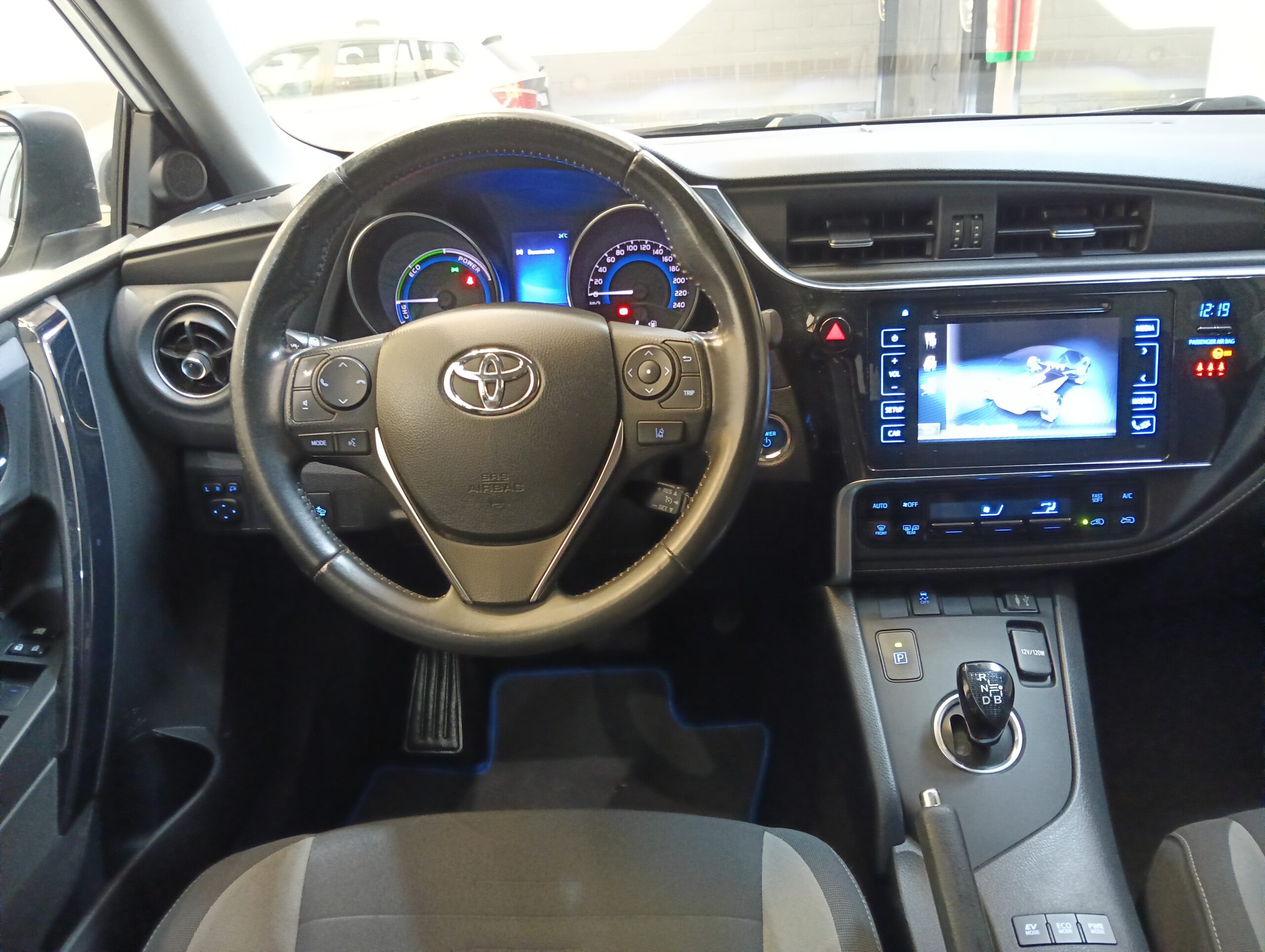 TOYOTA Auris 1.8 140H Feel Touring Sports