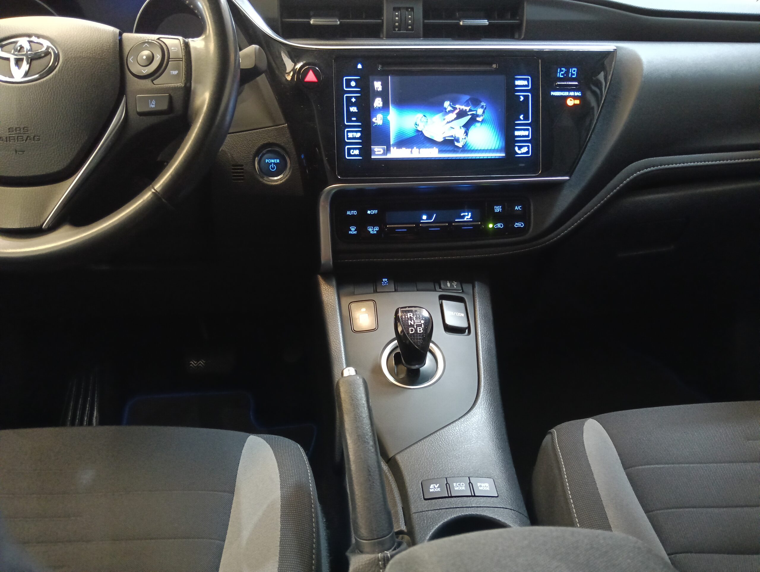TOYOTA Auris 1.8 140H Feel Touring Sports