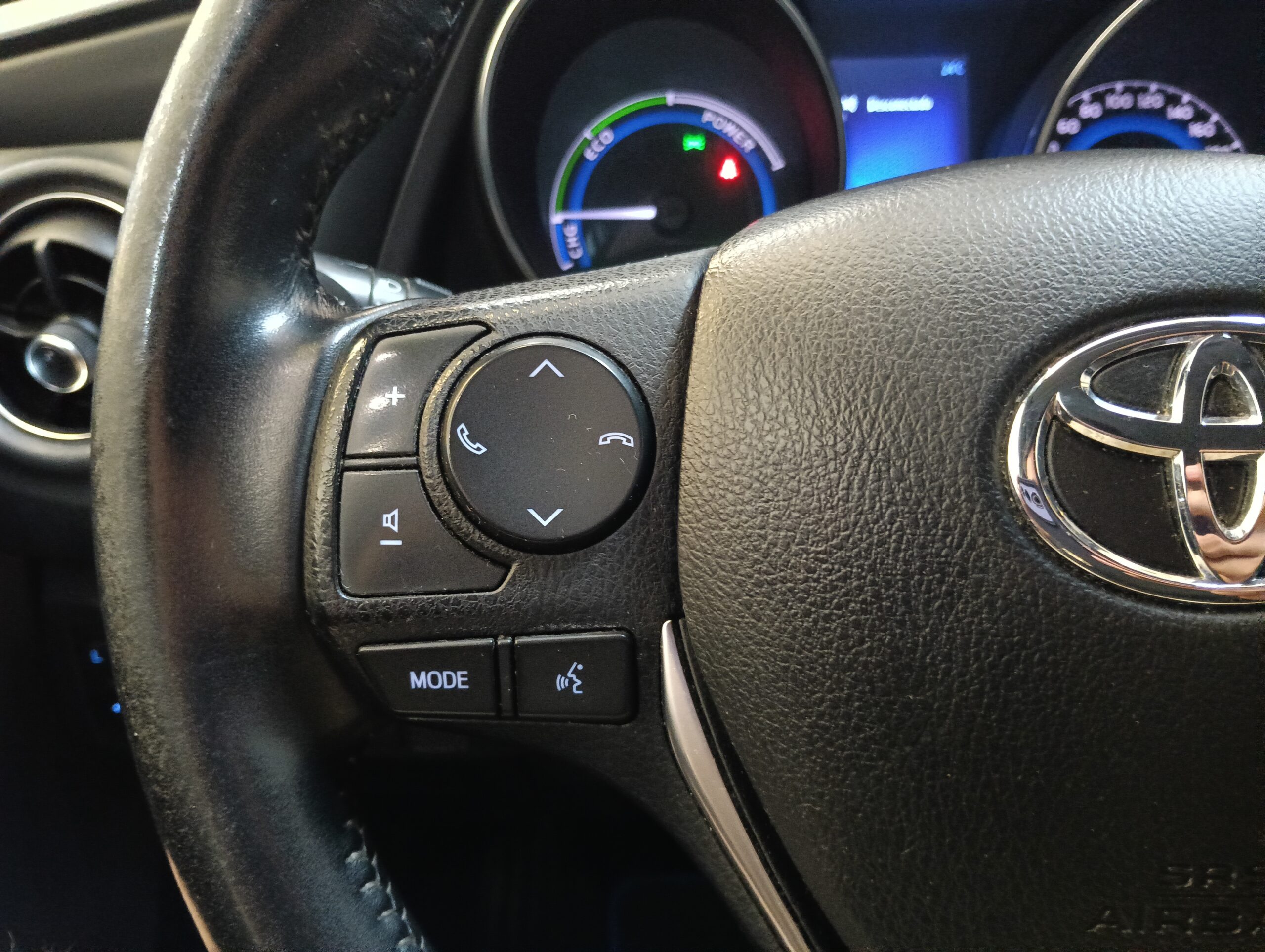 TOYOTA Auris 1.8 140H Feel Touring Sports