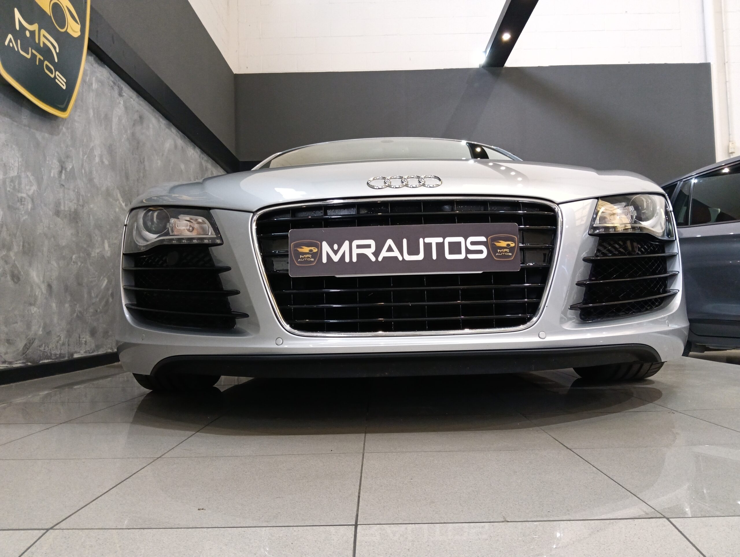 AUDI R8 4.2 FSI quattro Manual