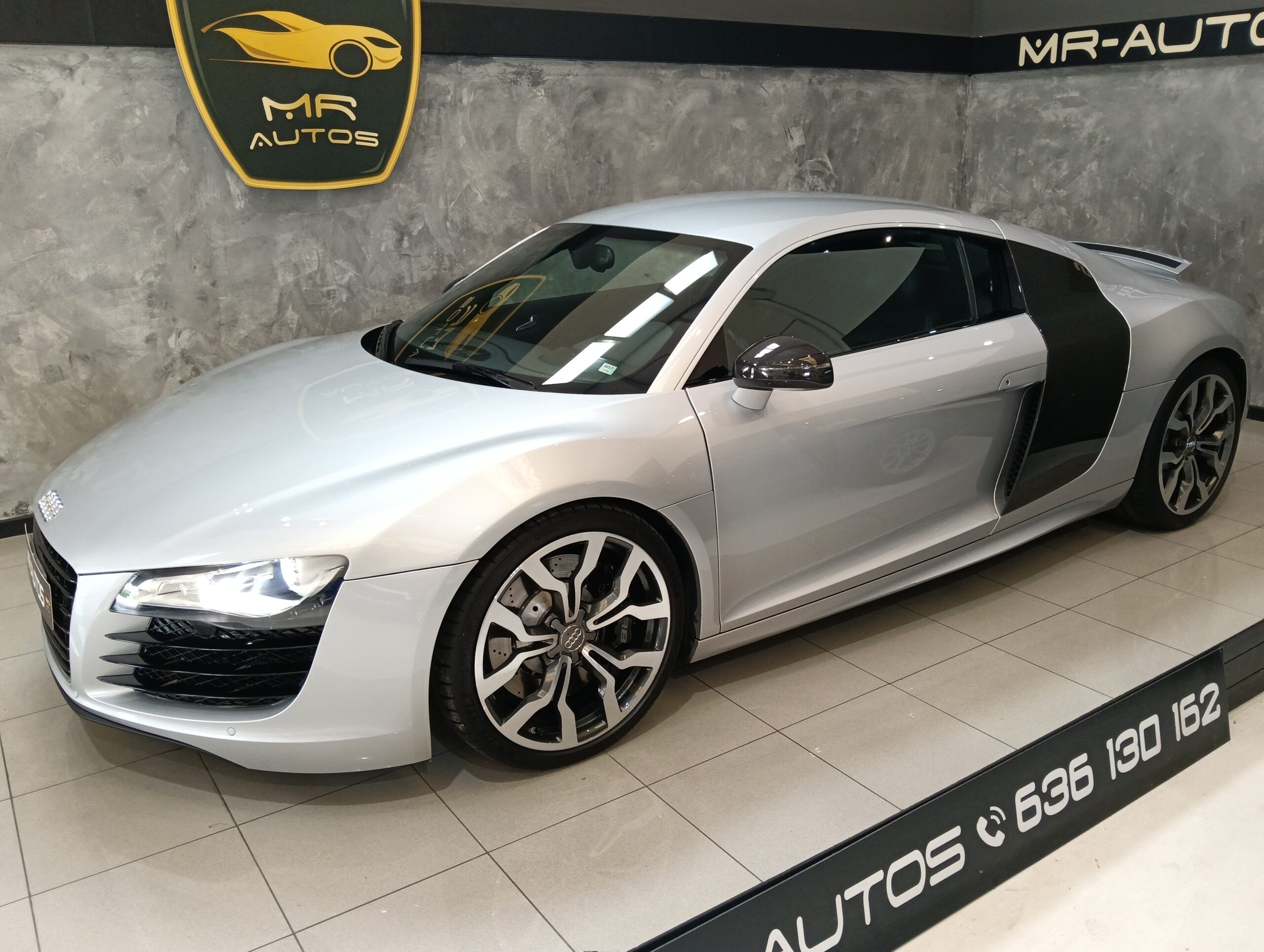 AUDI R8 4.2 FSI quattro Manual