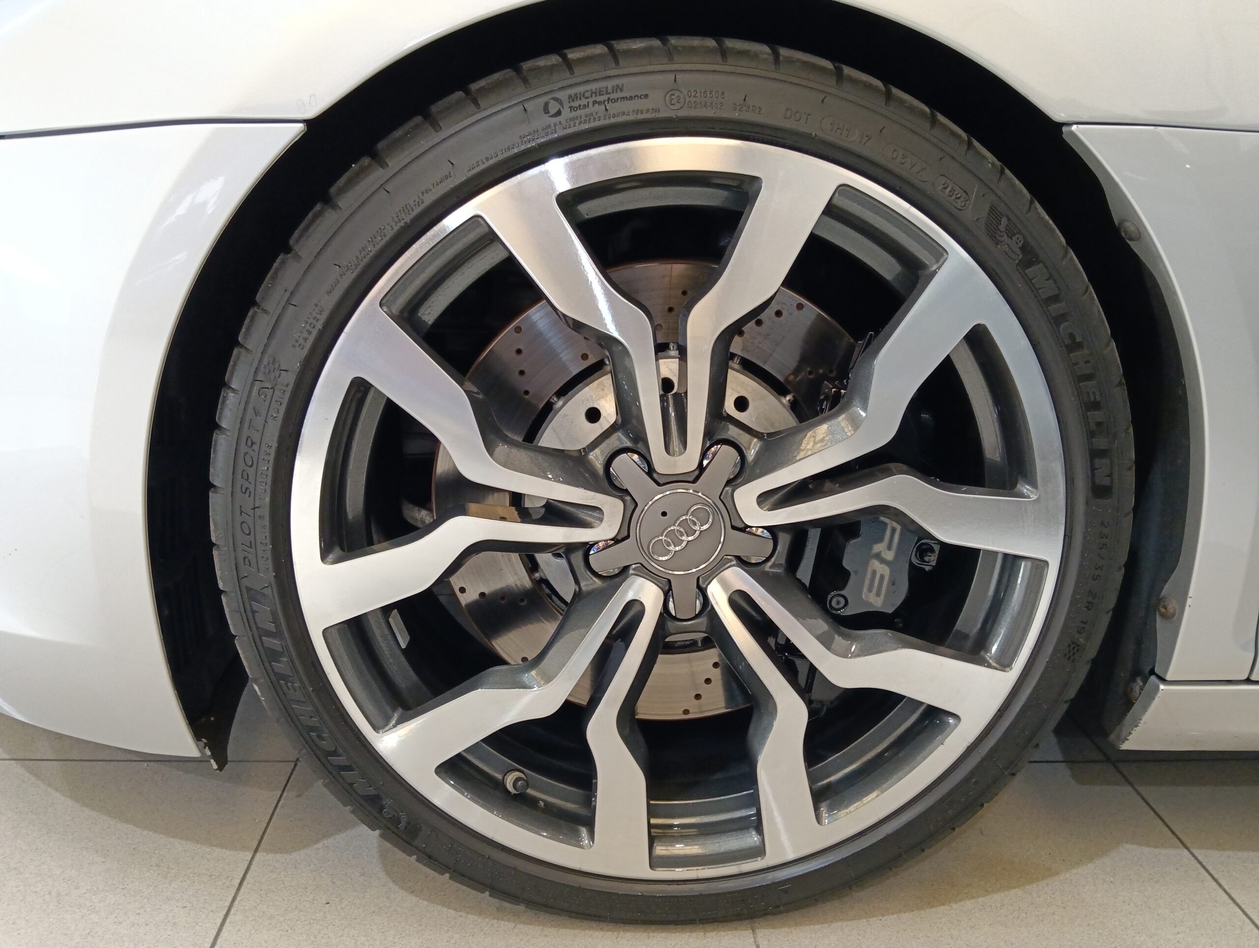 AUDI R8 4.2 FSI quattro Manual