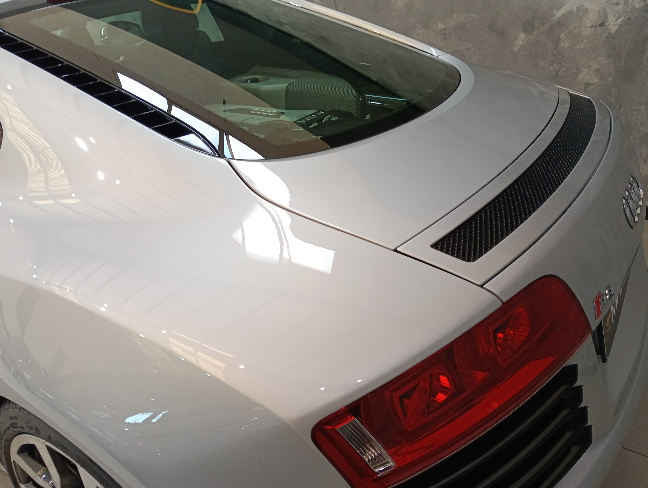 AUDI R8 4.2 FSI quattro Manual