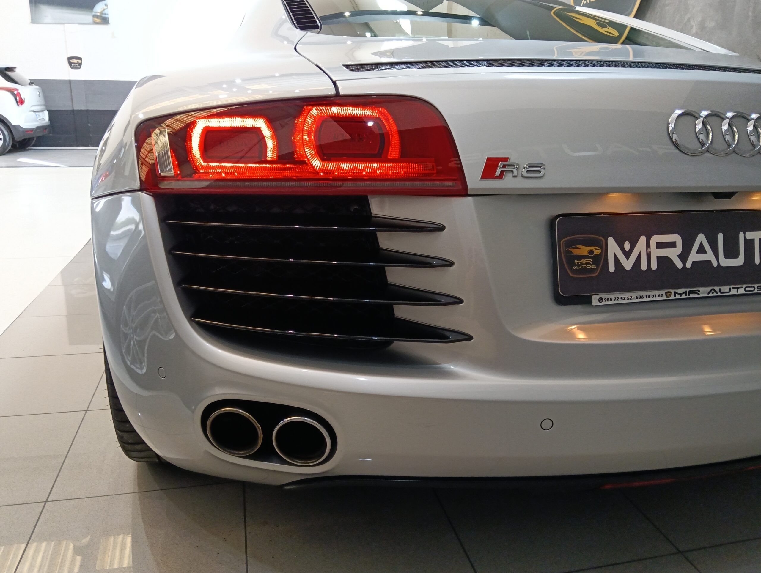 AUDI R8 4.2 FSI quattro Manual