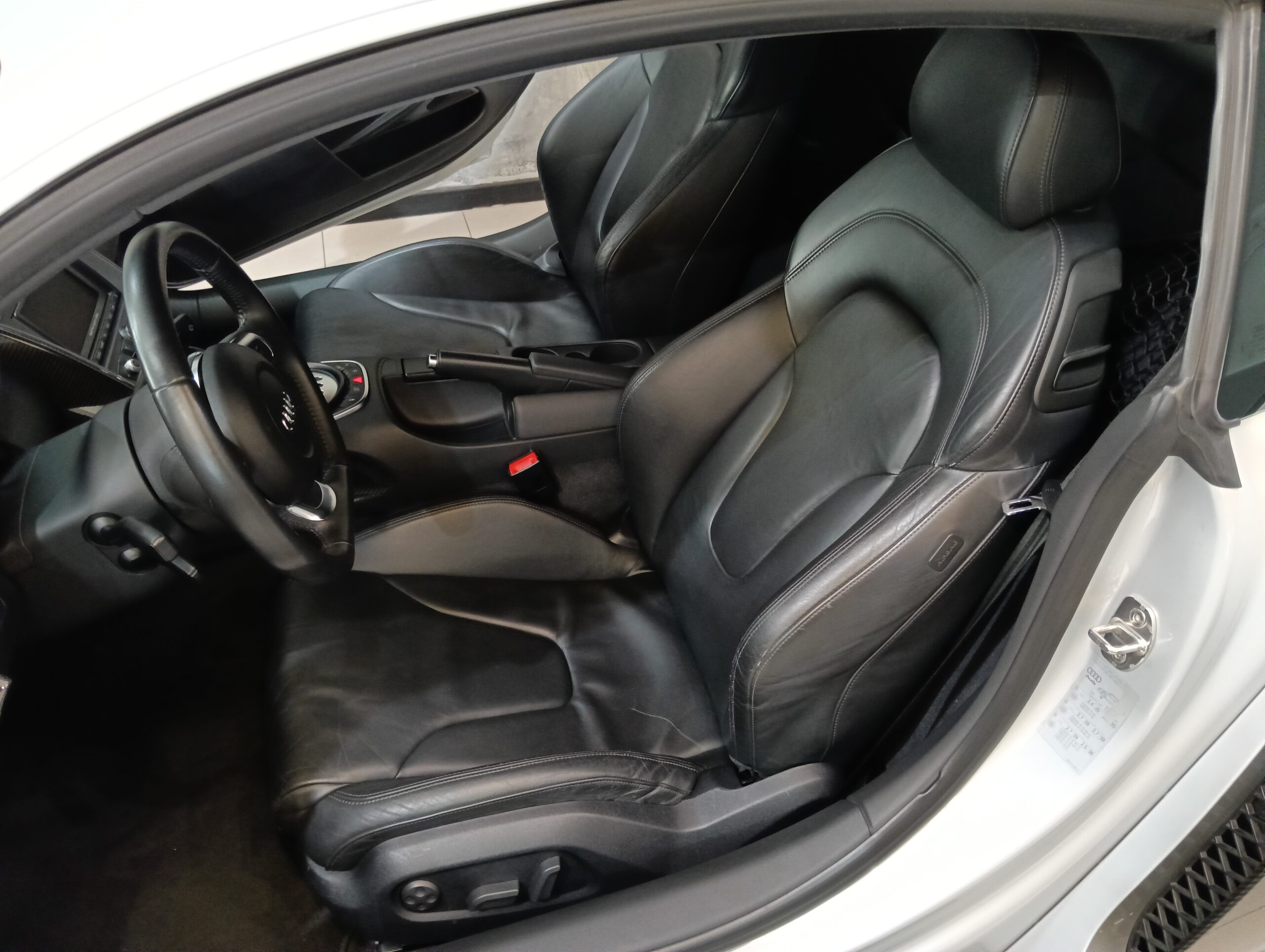 AUDI R8 4.2 FSI quattro Manual