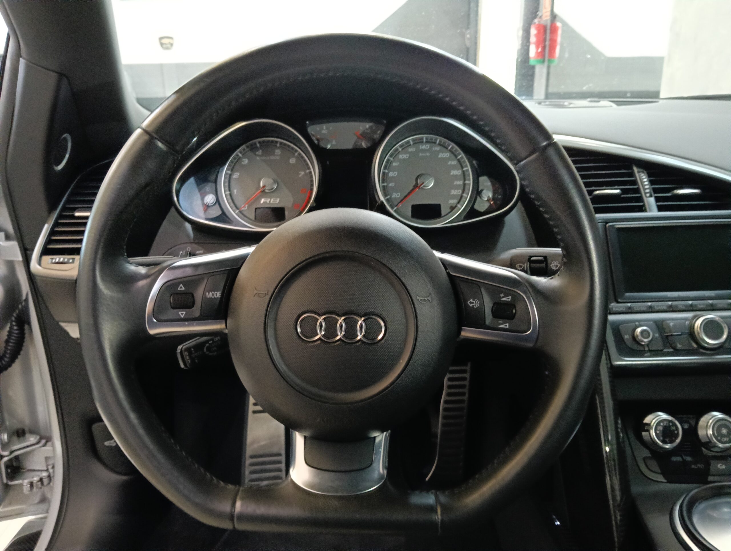 AUDI R8 4.2 FSI quattro Manual