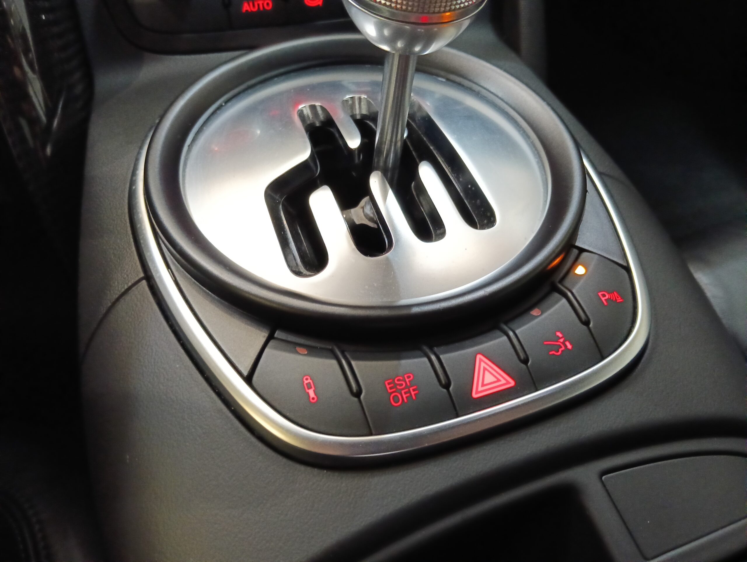 AUDI R8 4.2 FSI quattro Manual