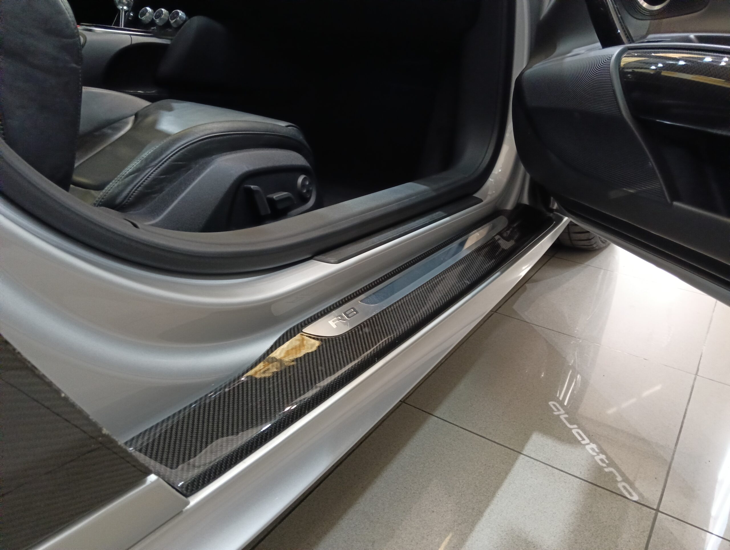 AUDI R8 4.2 FSI quattro Manual